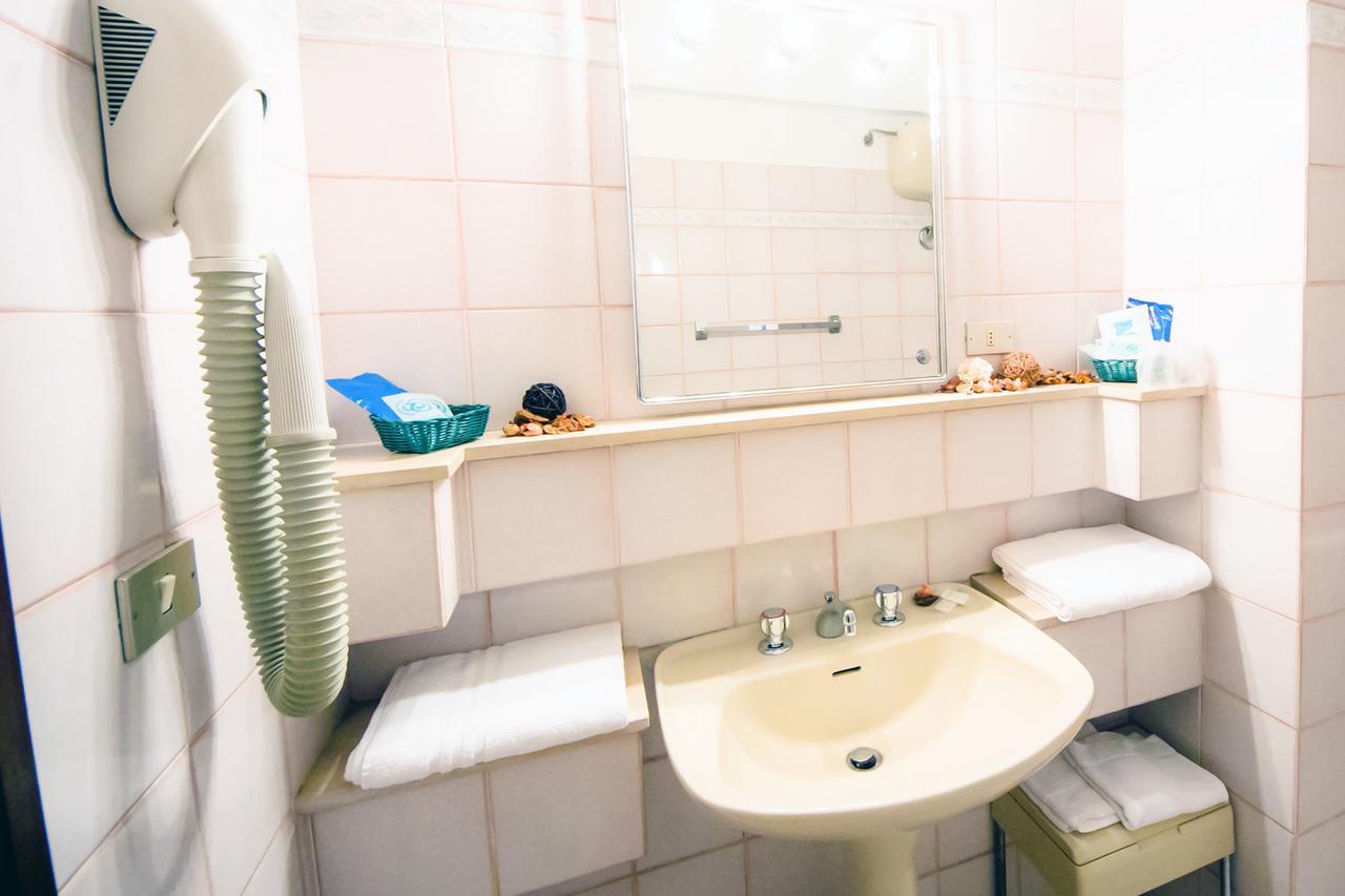 Hotel Palombella Frosinone Bagian luar foto
